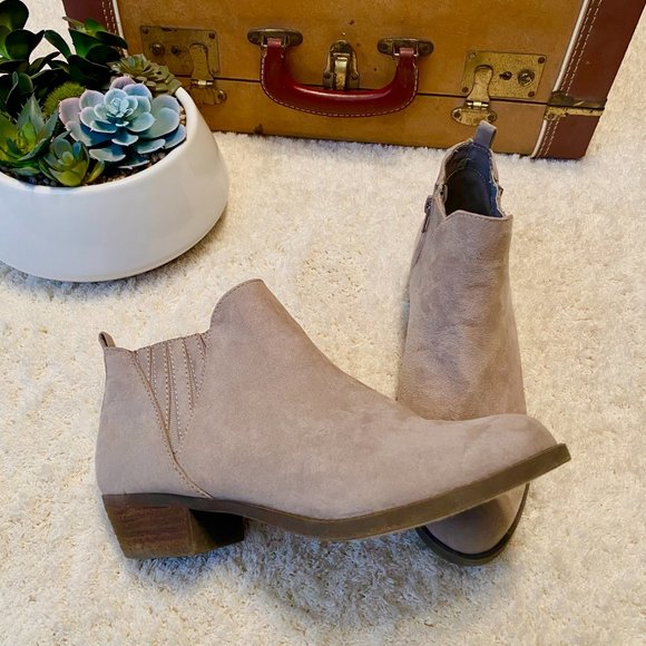 Low ankle booties size 8.5 - Picture 3 of 6